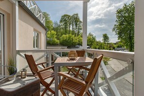 Outdoor dining - Holiday Apartment 'Inselliebe Rügen' incl. Ahoi Swimming Pool and Sauna with Balcony (Sellin)