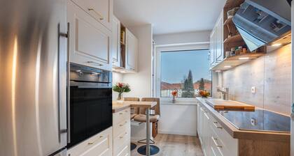 Ferienwohnung 'Elegante Wohnung Mit Balkon' mit Balkon und Wi-Fi