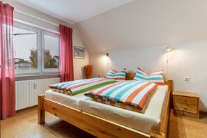 2 bedrooms, iron/ironing board, free WiFi, bed sheets