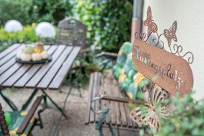 Outdoor dining - Apartment 'Ferienwohnung' with Balcony and Wi-Fi (Ettenheim)