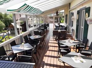 Outdoor dining - Room 'Zimmer 9' with Shared Terrace, Shared Garden and Wi-Fi (Ebenweiler)