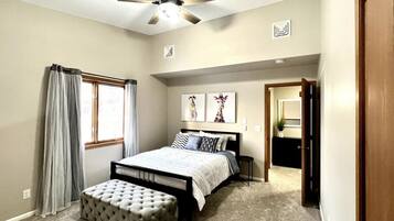 2 Schlafzimmer, Schreibtisch, Bügeleisen/Bügelbrett, WLAN