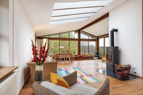 Ferienwohnung 'Atelierwohnung Hof Kranichmoor' mit Privatterrasse, Gemeinschaftsgarten und Wi-Fi