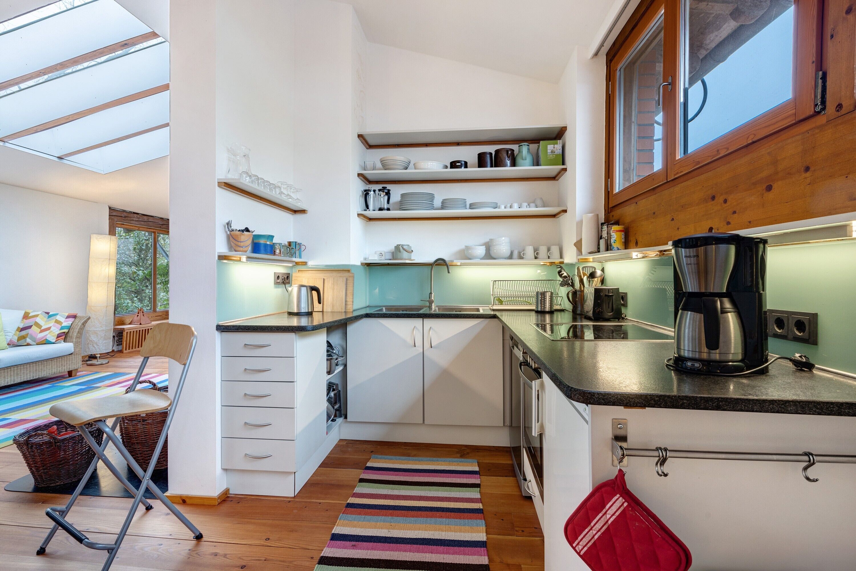 Frigorífico, horno, placa de cocina y lavavajillas