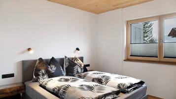 4 bedrooms, free WiFi, bed sheets