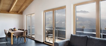 Holiday Home 'Apart Mountainview' with Mountain View, Private Terrace and Wi-Fi