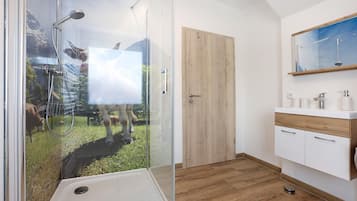 Dusche, Haartrockner, HandtĂŒcher