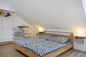 1 bedroom, free WiFi, bed sheets