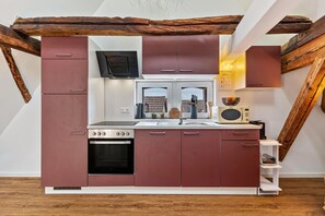 雪櫃、微波爐、焗爐、爐具