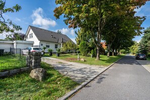 Property grounds - Holiday Apartment in a Rural Area with Balcony and Wi-Fi (Felixsee)