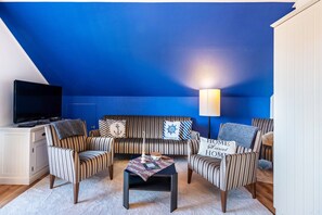 TV, stereo - Holiday Apartment in a Rural Area with Balcony and Wi-Fi (Felixsee)