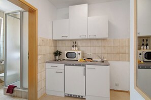 Fridge, microwave, stovetop, coffee/tea maker