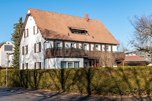 Exterior - Studio Apartment 'No. 1' with Shared Garden and Wi-Fi (Bad Dürrheim)