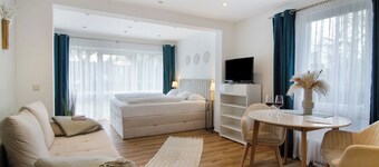 Studio Apartment 'No. 1' with Shared Garden and Wi-Fi