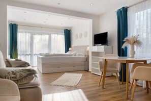 Iron/ironing board, free WiFi, bed sheets - Studio Apartment 'No. 1' with Shared Garden and Wi-Fi (Bad Dürrheim)