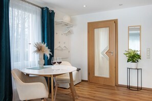 Dining - Studio Apartment 'No. 1' with Shared Garden and Wi-Fi (Bad Dürrheim)