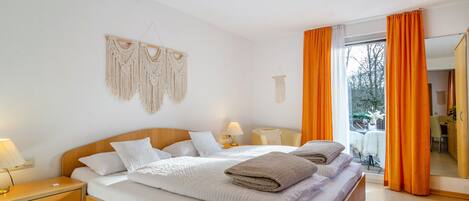 Iron/ironing board, free WiFi, bed sheets