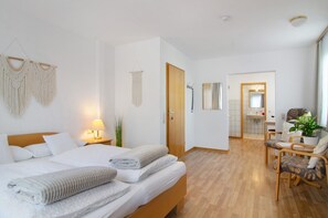 Iron/ironing board, free WiFi, bed sheets