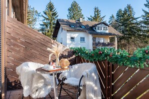 Outdoor dining - Studio Apartment 'Nr 6' with Shared Terrace, Shared Garden and Wi-Fi (Bad Dürrheim)