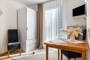 Interior - Studio Apartment 'Nr 6' with Shared Terrace, Shared Garden and Wi-Fi (Bad Dürrheim)