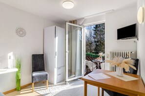 Interior - Studio Apartment 'Nr 6' with Shared Terrace, Shared Garden and Wi-Fi (Bad Dürrheim)