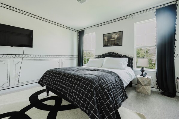 5 bedrooms, desk, iron/ironing board, travel cot