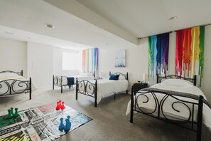 5 bedrooms, desk, iron/ironing board, travel cot