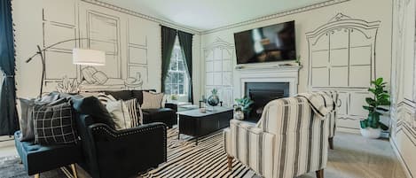 Smart-TV, Kamin, Tischfußball, Bücher