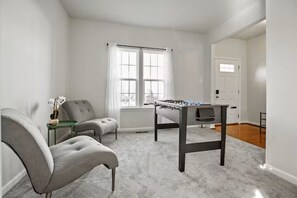 Games room - Unique 2D-Style Family Retreat (Pennsburg)