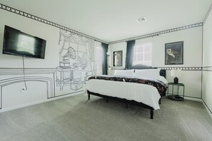 5 habitaciones, escritorio y tabla de planchar con plancha 