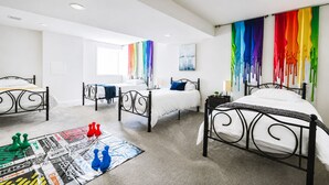 Room - Unique 2D-Style Family Retreat (Pennsburg)