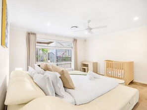 4 soveværelser, skrivebord, strygejern/strygebræt, Wi-Fi