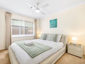 4 bedrooms, desk, iron/ironing board, WiFi