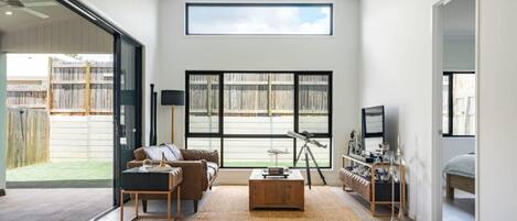 3 Schlafzimmer, Schreibtisch, Bügeleisen/Bügelbrett, WLAN