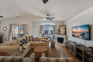 Smart TV - 4BR Condo with Pool, 1.5 Blocks to the Beach (Wildwood)