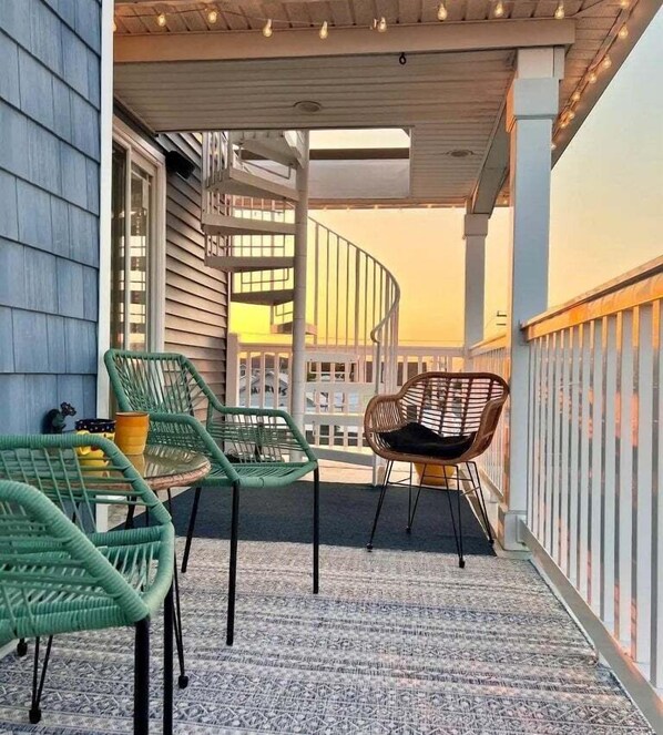 Terrace/patio - 4BR Condo with Pool, 1.5 Blocks to the Beach (Wildwood)
