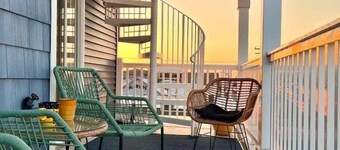 4BR Condo with Pool, 1.5 Blocks to the Beach