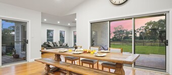 Mediterranean Escape – Pool, Pizza Oven & Near Zoo