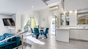 Unclassified image, 5 of 29, button - Stunning  villa for 6 guests with WIFI, private pool, A/C, TV and terrace (Rijeka)