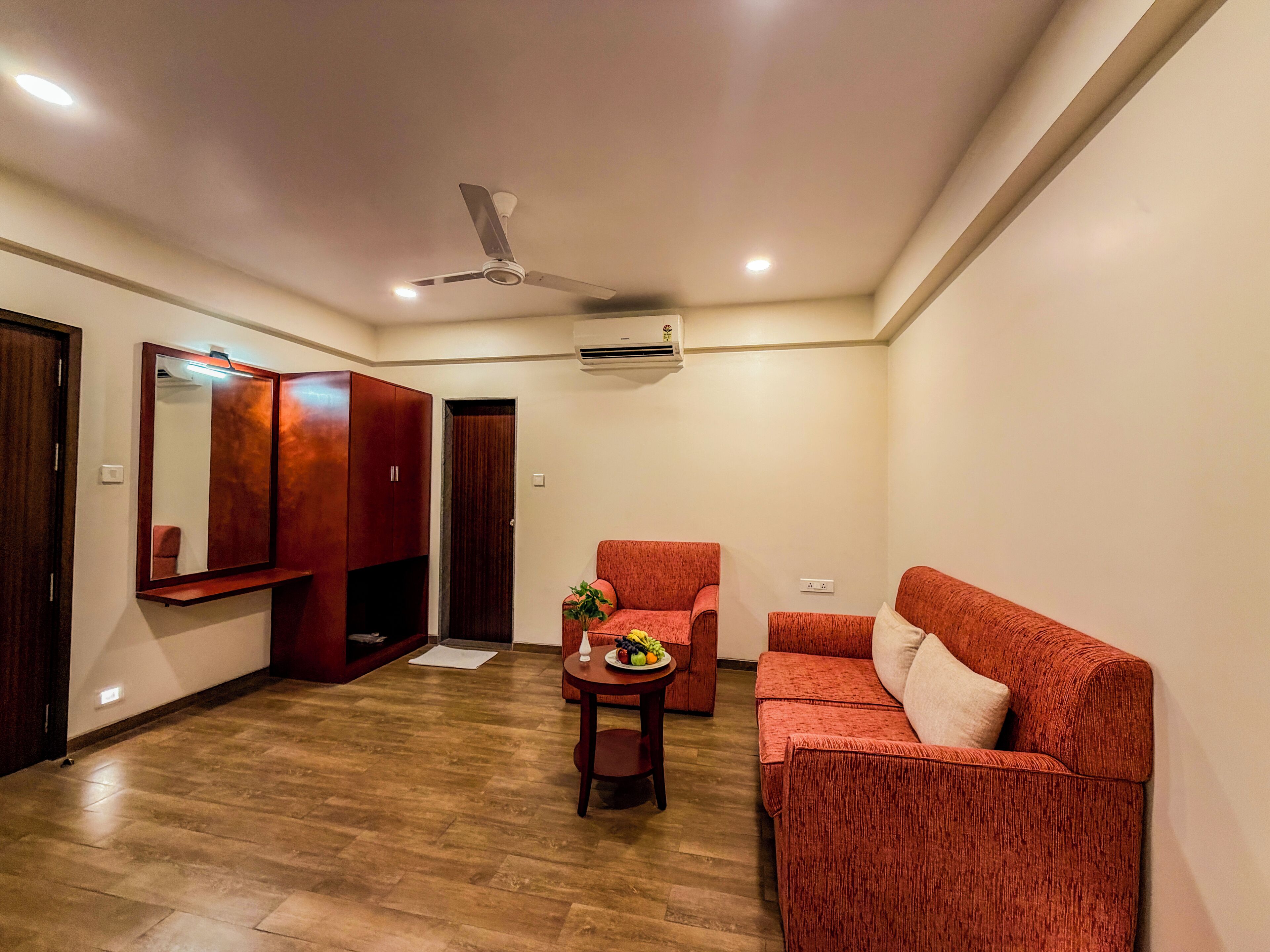 Junior Suite | Living area | 43-inch flat-screen TV with cable channels