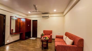 Junior Suite | Living area | 43-inch flat-screen TV with cable channels
