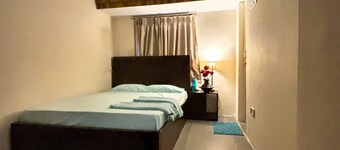 Bedroom with Kitchen & Attached Bathroom in Heart of Chennai – AC & WiFi.