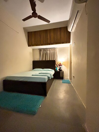 Bedroom with Kitchen & Attached Bathroom in Heart of Chennai – AC & WiFi.