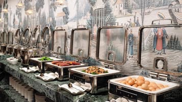 Free daily buffet breakfast