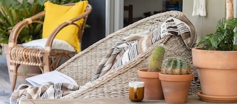 Honeybird Hideaway. A private subtropical retreat