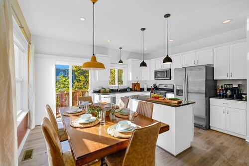 *NEW* Walk To AVL|Sauna|Hot Tub|Cinema