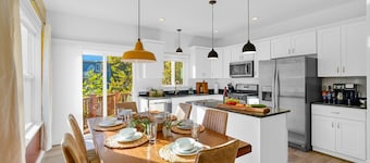 *NEW* Walk To AVL|Sauna|Hot Tub|Cinema