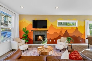 Älytelevisio, takka, videopelejä, DVD-soitin