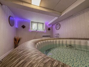 Interior - Happiness is in the perch (Saint-Jouin-de-Blavou)