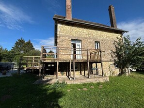 Exterior - Happiness is in the perch (Saint-Jouin-de-Blavou)
